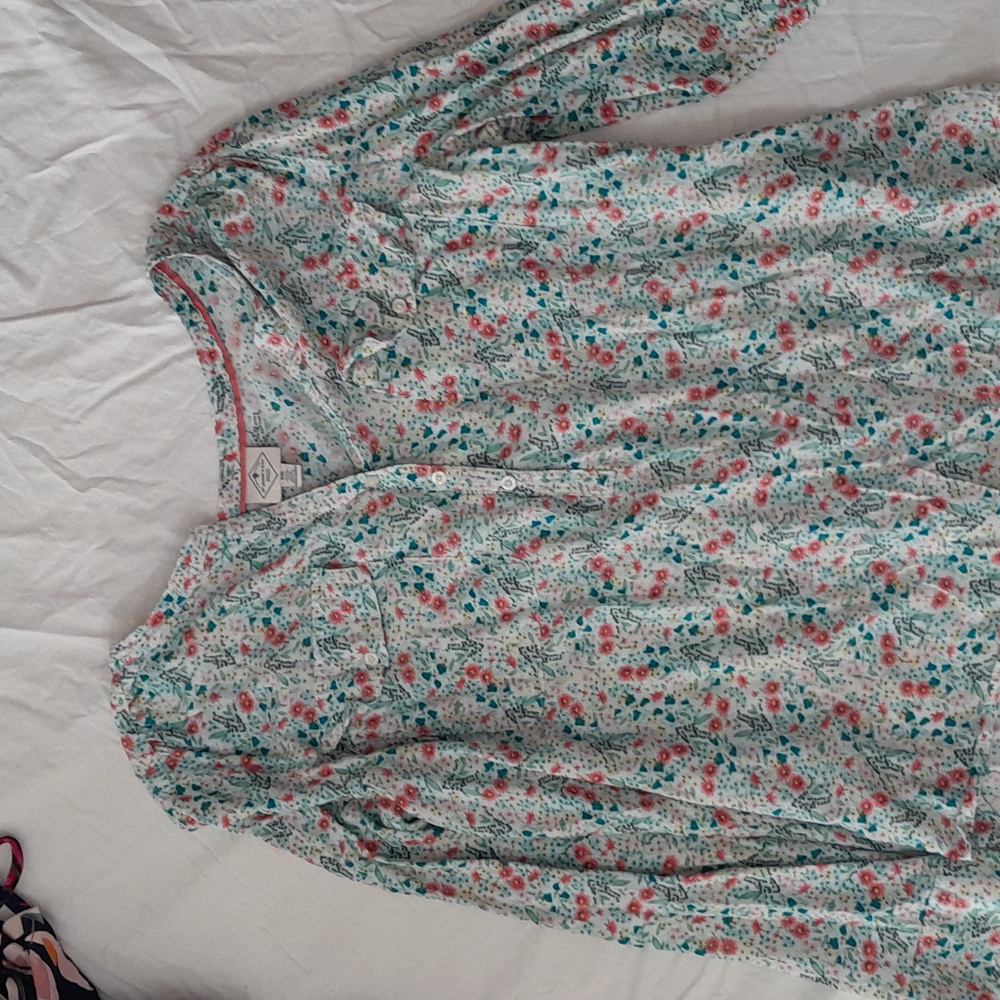 Weomon's blouse